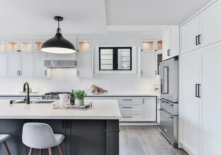 Conception d'éclairage LED encastré et installation électrique certifiée pour électroménagers encast