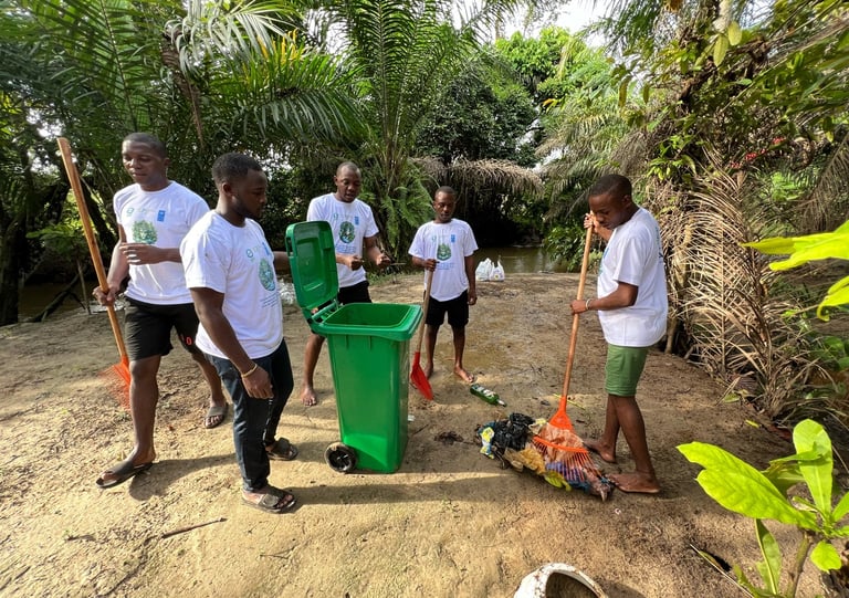 Programmes d'initiation écologique sur la faune à MIKOUMOU VILLAGE et la flore