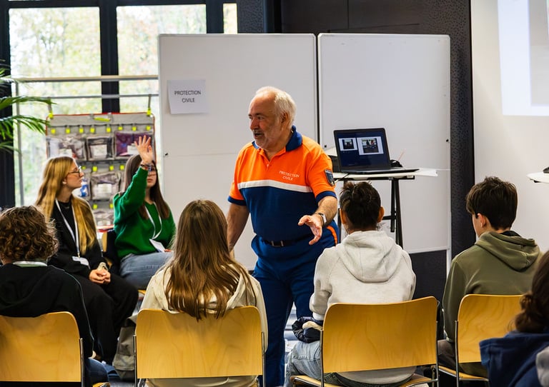 la protection civile, intervenant animant un atelier sur le vivre ensemble