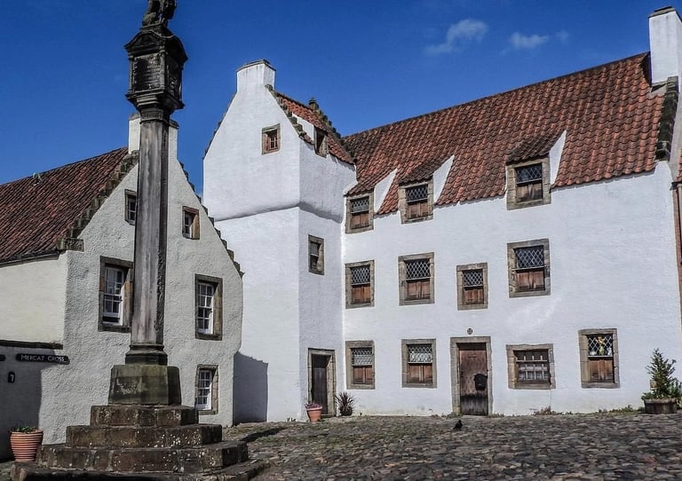 White painted houses around the Merkat Cross, Culross
