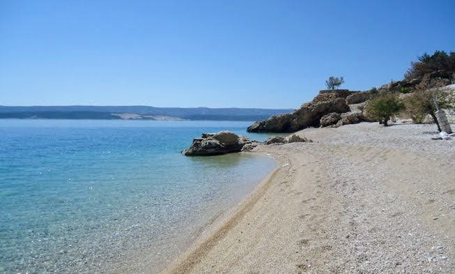 Artina Beach photographed from another angle.