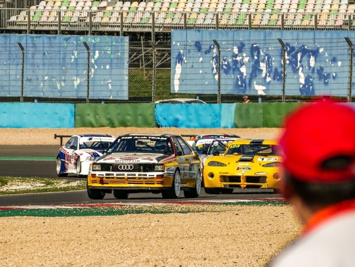Course de voiture au circuit de Nevers magny-Cours