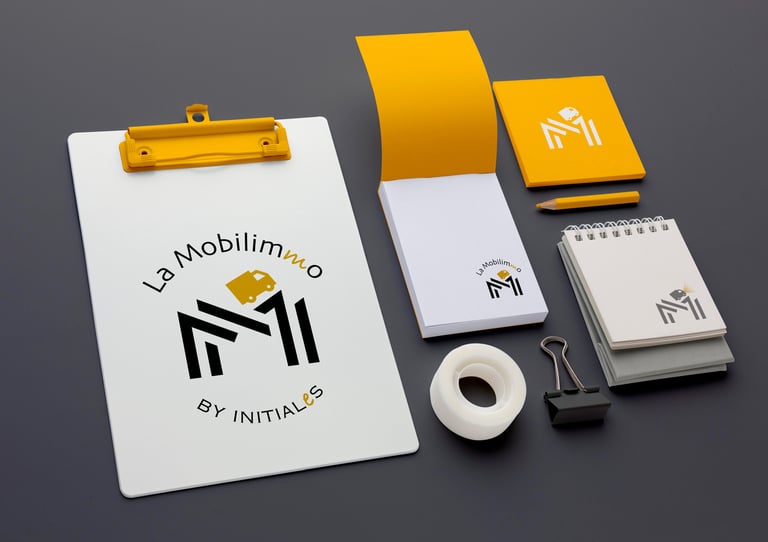 Logo Mobilimmo sur différents supports de papeterie