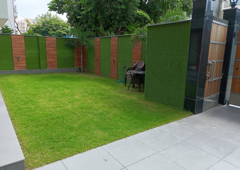 "Best artificial grass for balcony - waterproof & UV-resistant