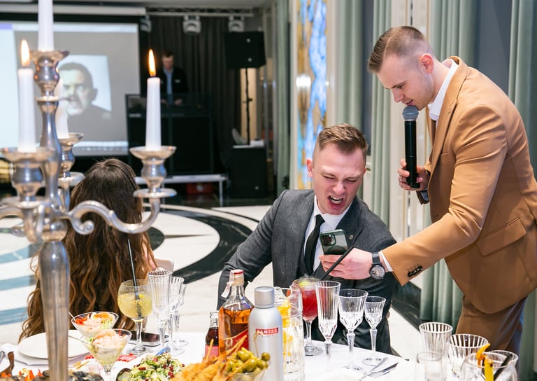 Renginių vedėjas Arjuš Kuranovič linksmino svečius gimtadienio proga