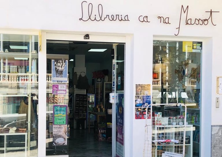 escaparate llibreria ca na massot