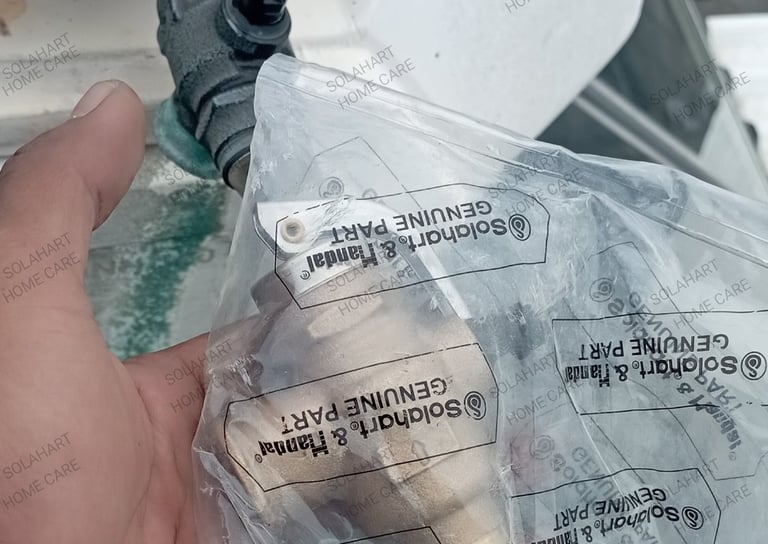 Team solahart Home care melakuka penggantian sparepart solahart safety valve