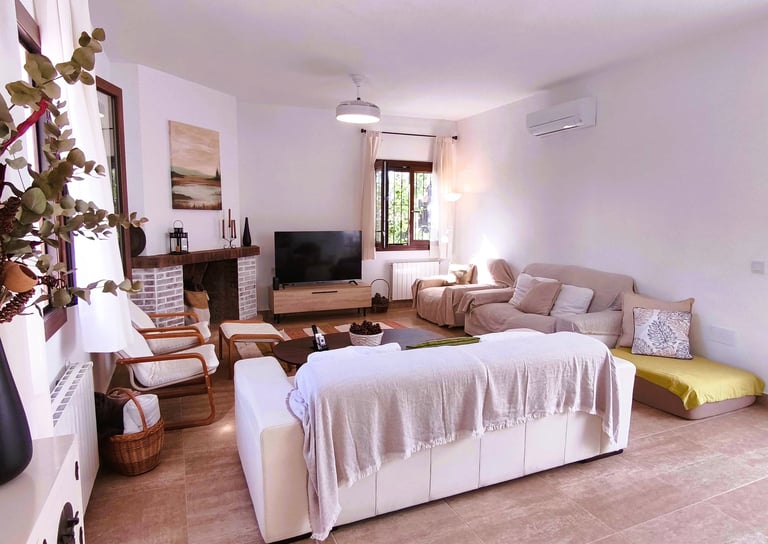 Salon con chimenea
