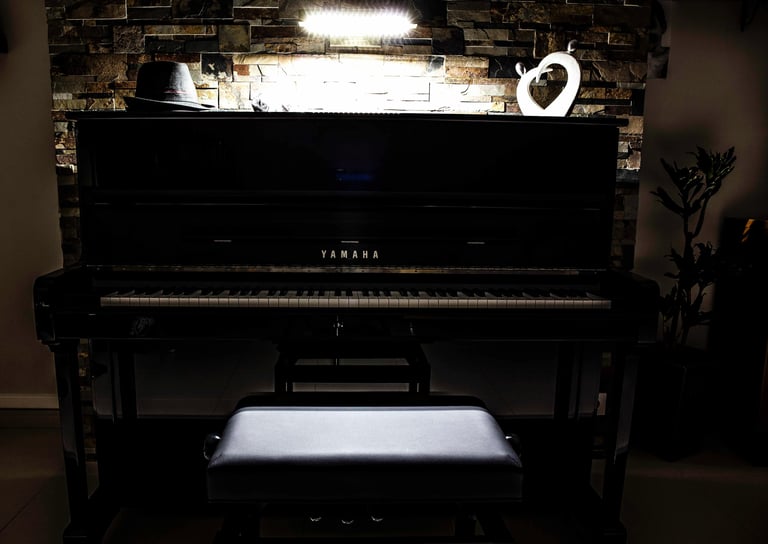 Yamaha P-121 upright piano