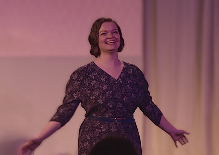 A college co-ed sings about seeing her love interest for the first time.