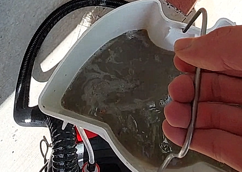 saletés extraites lors du nettoyage de canapé