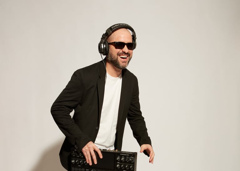 DJ Profesional en Barcelona y Elegante