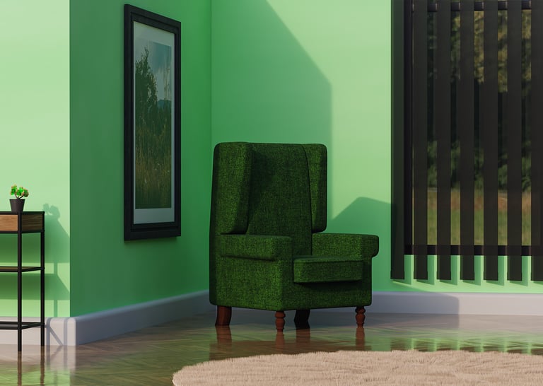 Fotoliu verde in camera verde langa masa si tablou deasupra