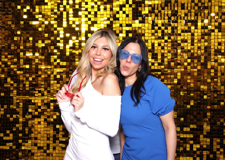 photobooth-toronto-gold-backdrop