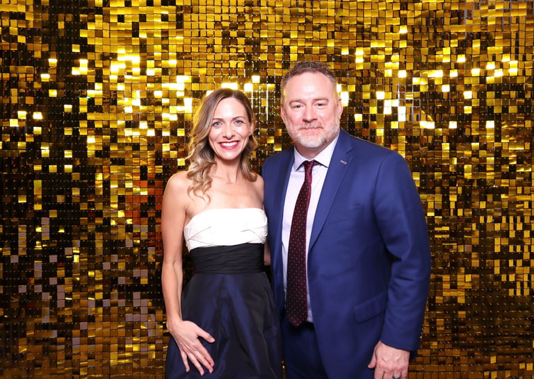 photobooth-toronto-gold-backdrop