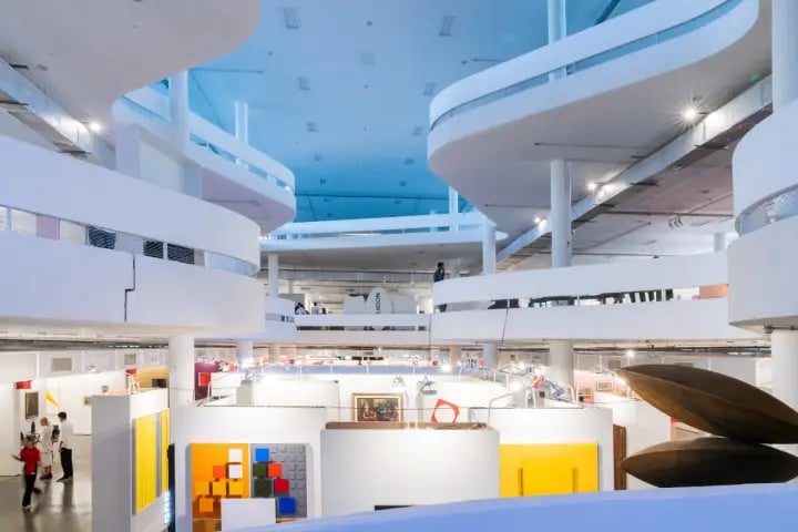 SP-Arte, realizada anualmente no Pavilhão da Bienal, no Parque Ibirapuera.