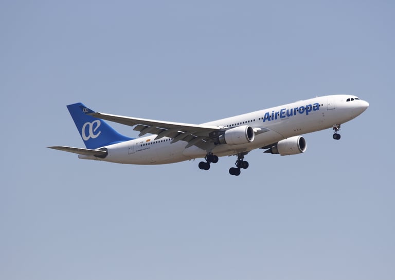 Fotografía de un avión del constructor aeronáutico Airbus de la compañía aérea Air Europa