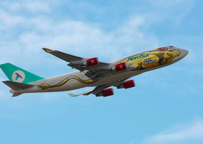 Fotografía de un avión del constructor aeronáutico Boeing de la compañía aérea Arosur