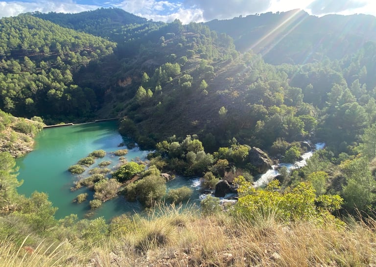 Lac et barrage Randonnée Sierra de Las Nieves Espagne