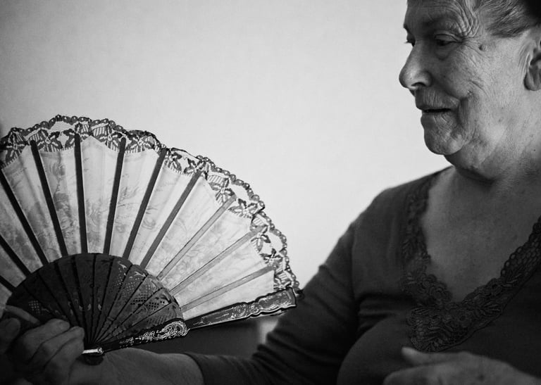 Portrait à l'éventail ehpad odyssée du XXème siècle