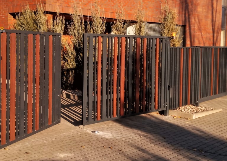 varstomi vartai akcento
