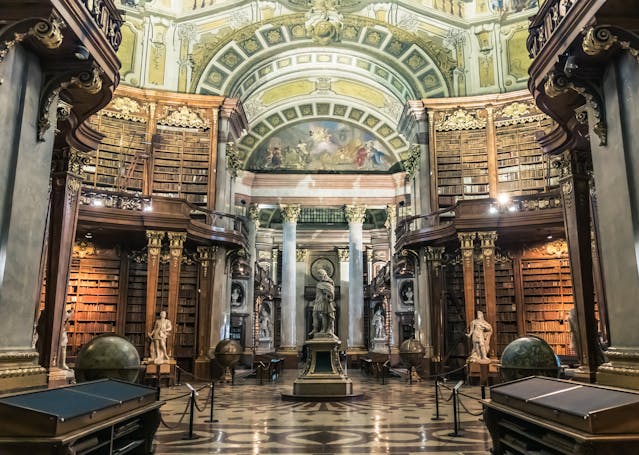 Interior barroco de la Biblioteca Nacional de Austria, un paraíso histórico