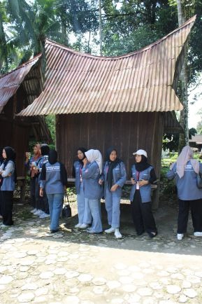 kemeja kampus buatan konveksi pekanbaru qonkar store id