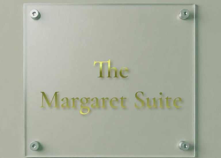 luxury en suite hotel room in Hull