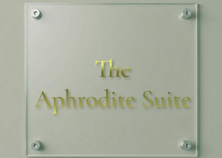 luxury double en suite hotel room in Hull