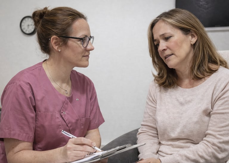 Emmanuelle Lossec Kinésithérapeute rédige l'anamnèse de la patiente atteinte de vertiges VPPB