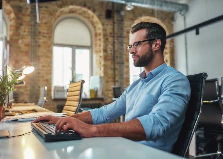 Professionnel utilisant un service de droit des affaires