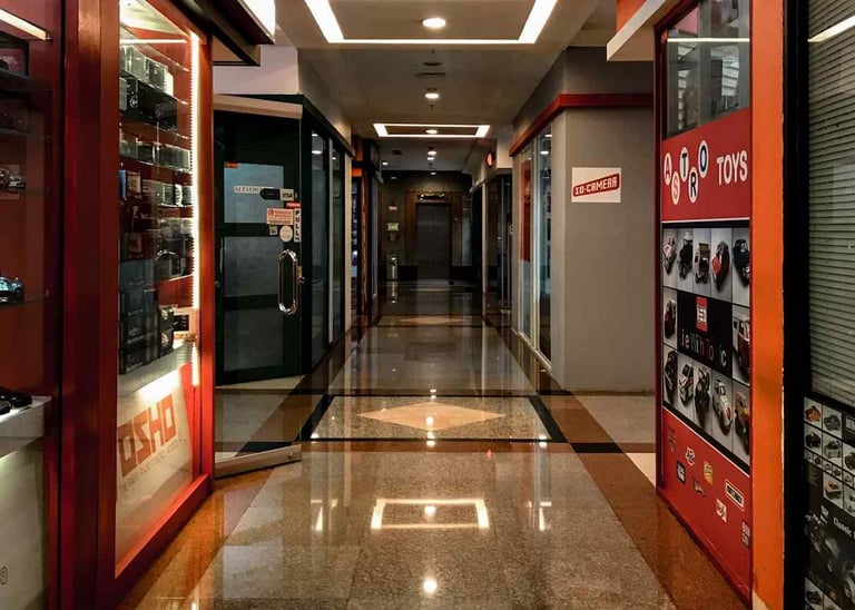 Shiny decorative concrete floor with sealing and coating for commercial hotel lobby