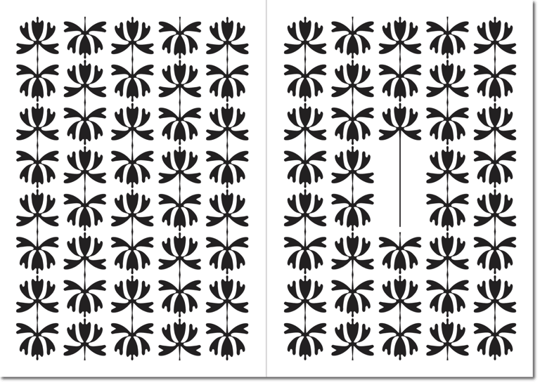 Geöffnete Klappkarte mit floralem Muster