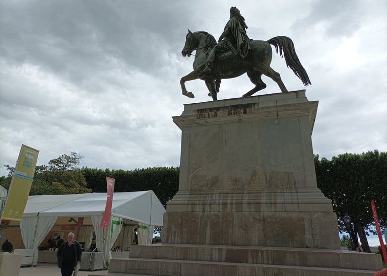 Louis XIV looks on , Parc du Peyrou, Montpellier