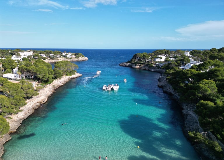 Luftaufnahme Drohnenbild Cala D'or in Mallorca 