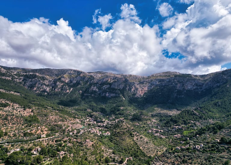 Luftaufnahme Drohnenbild der Serra de Tramutana Gebirge in Mallorca