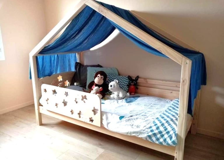 Lit cabane en bois pour enfant