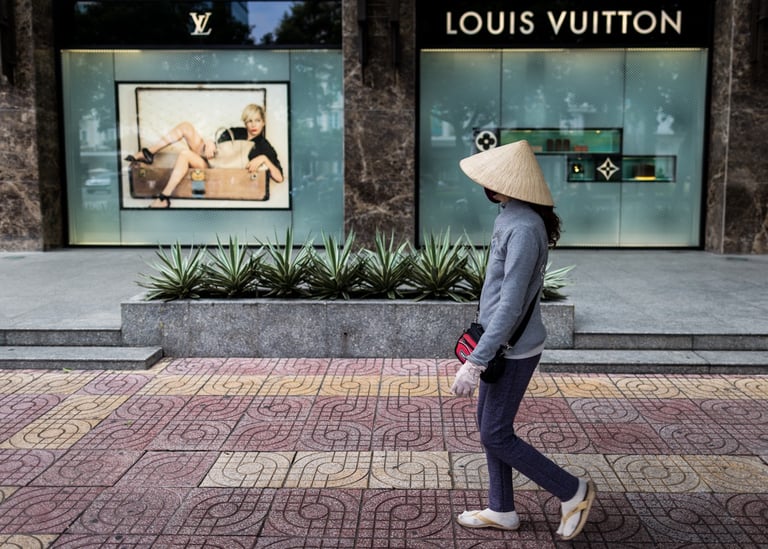 Street photography of a Vietnamese lady in Saigon