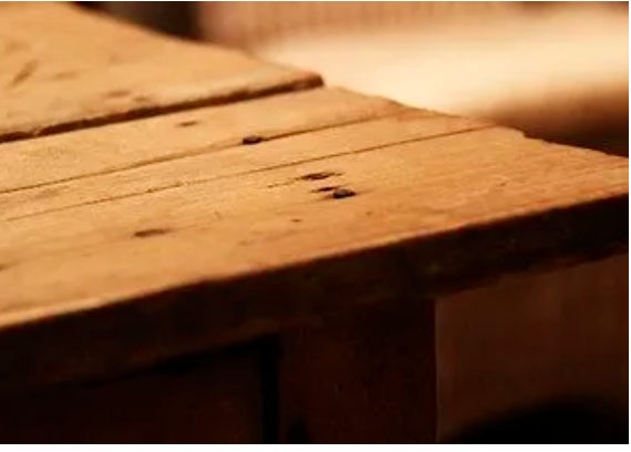 Aérogommage table en bois