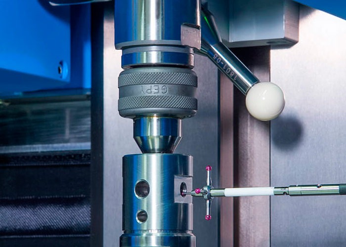 Optical shaft scanner using Renishaw SM25 scanning probe to inspect internal bore.