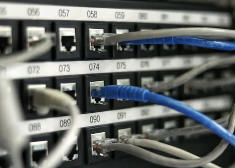 Intégration de contrôles intelligents pour chauffage et éclairage de maison intelligente à Montréal.