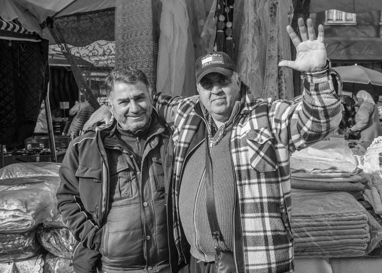 Reinhard Mokros: Porträt zweier Freunde auf dem Duisburg-Hamborner Altmarkt