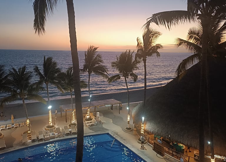 Tramonto sul Pacifico dal resort Las Palmas By the Sea a Puerto Vallarta