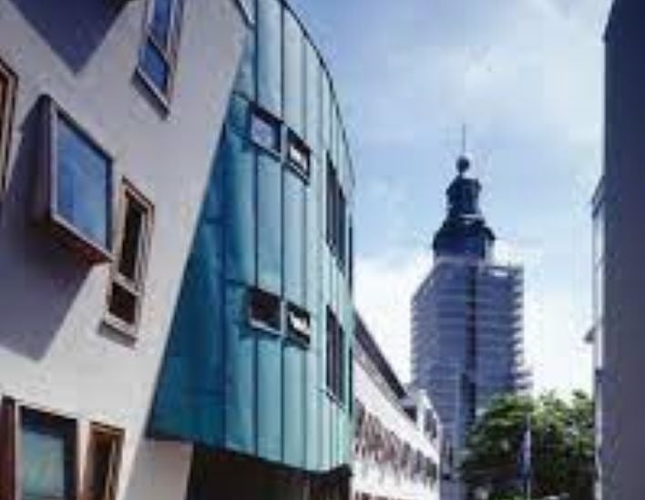 Fachada em Woodframe e cobre da prefeitura de Zutphen