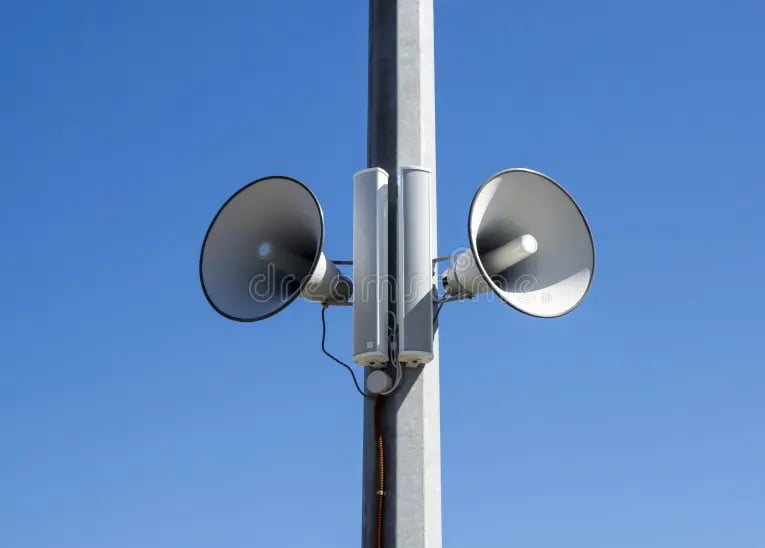 6️⃣ 🌳 أنظمة الصوت الخارجية (Outdoor & Public Address Systems)