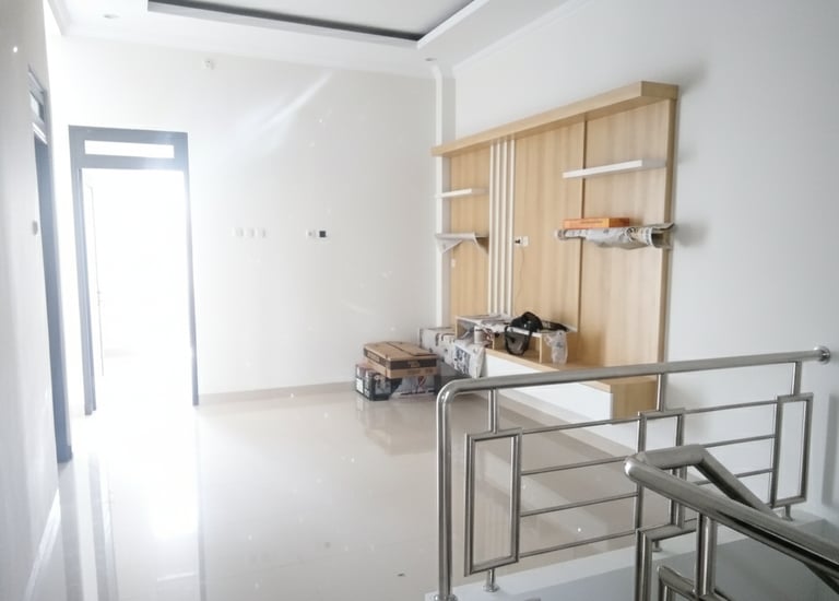 interior backdrop tv lantai dua