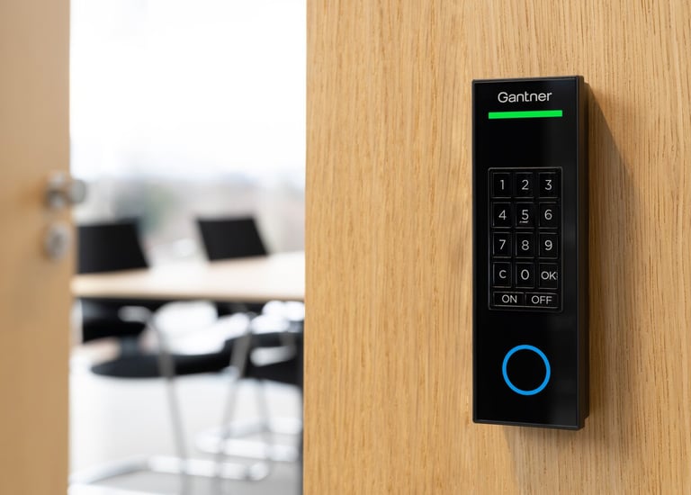 أنظمة التحكم في الوصول (Access Control Systems)