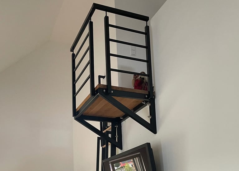 Sonderanfertigung aus Stahl – individuelle Metallbaukonstruktion für Innenbereich