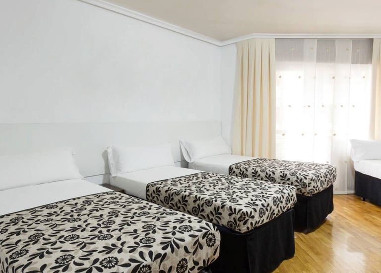 Alojamiento para 2, 3 o 4 personas con baño privado en Logroño centro
