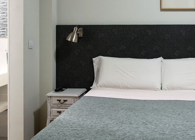 Habitación doble con baño privado en Logroño